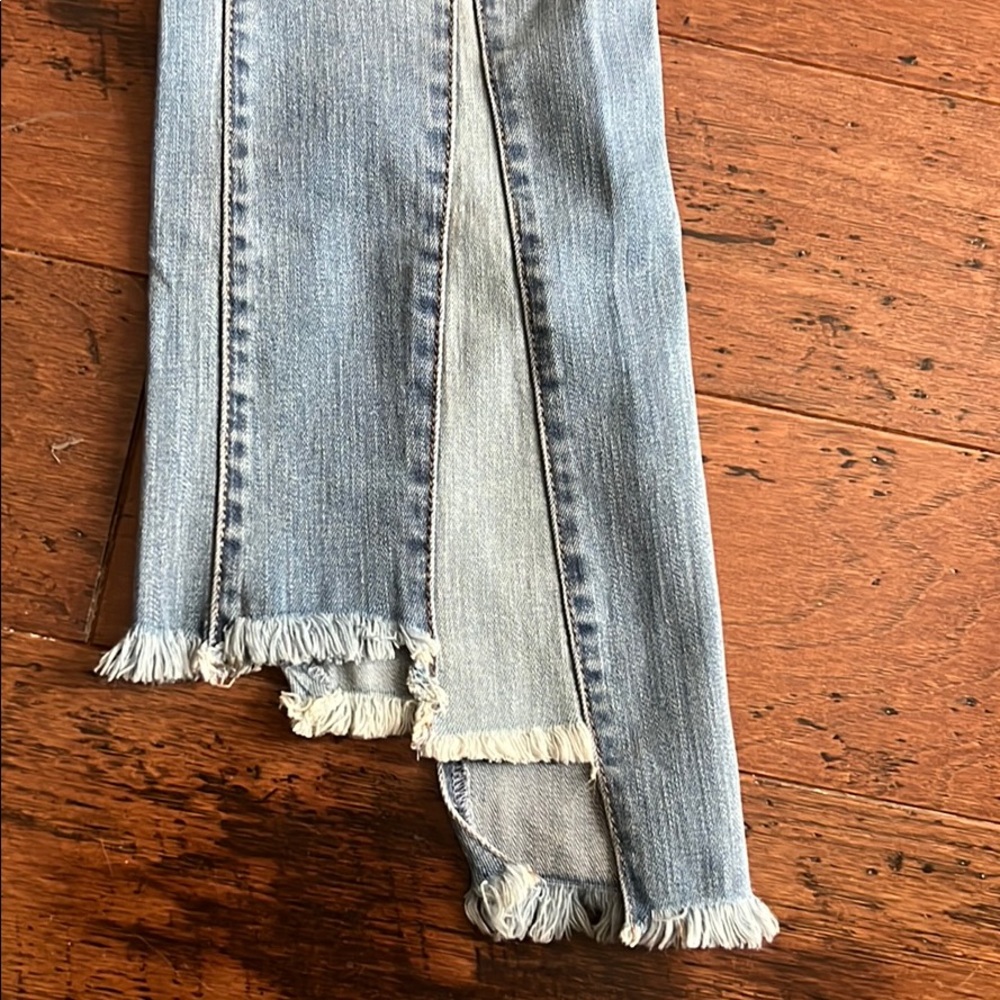 William Rast Crop Flare Jeans! - Picture 3 of 4